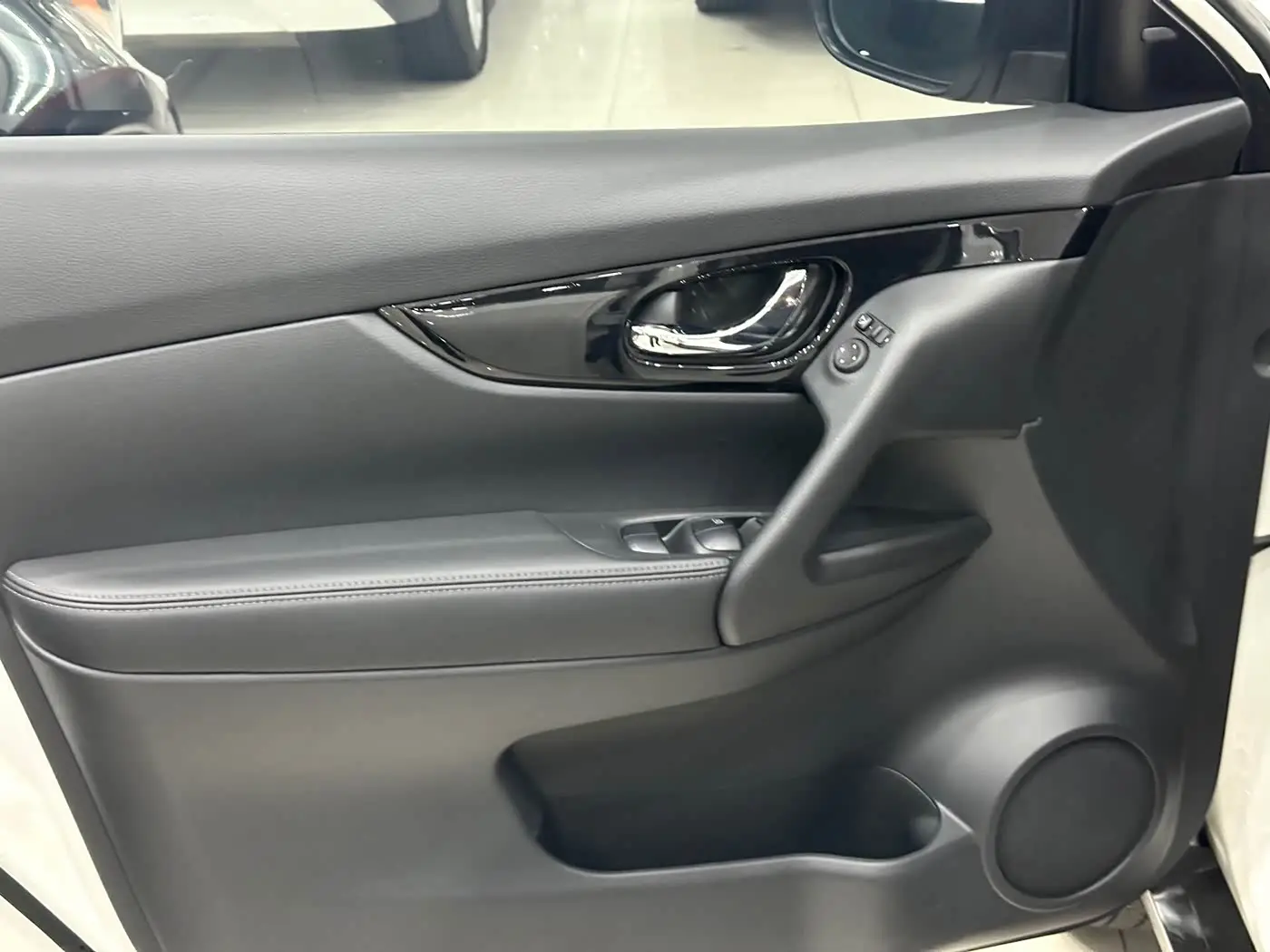 Nissan X-Trail 2020 — Фото 11/20