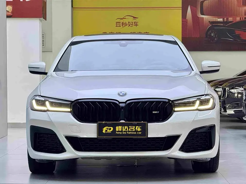 BMW 5 Series 2021 — ფოტო 4/17