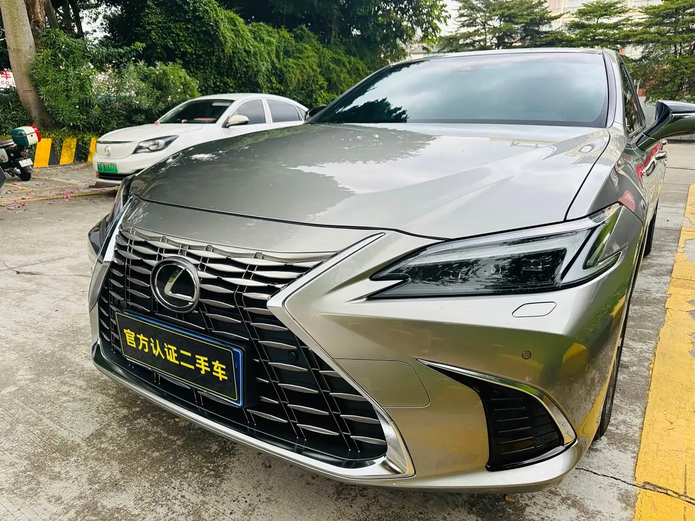 Lexus ES 2025 — Photo 8/19