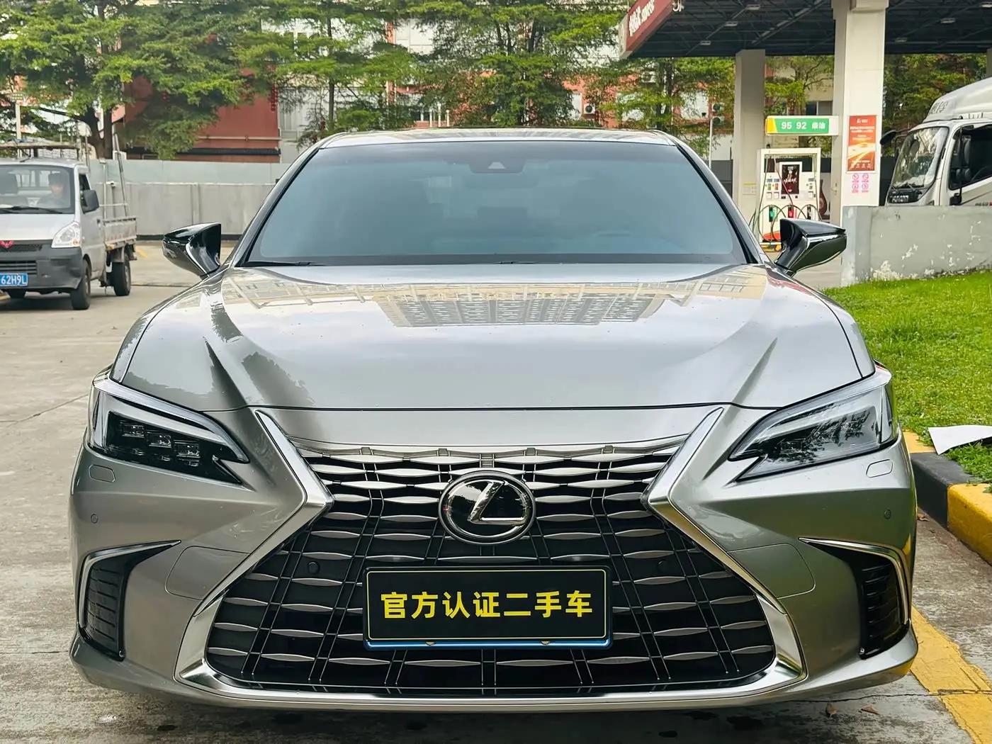 Lexus ES 2025 — Photo 2/19