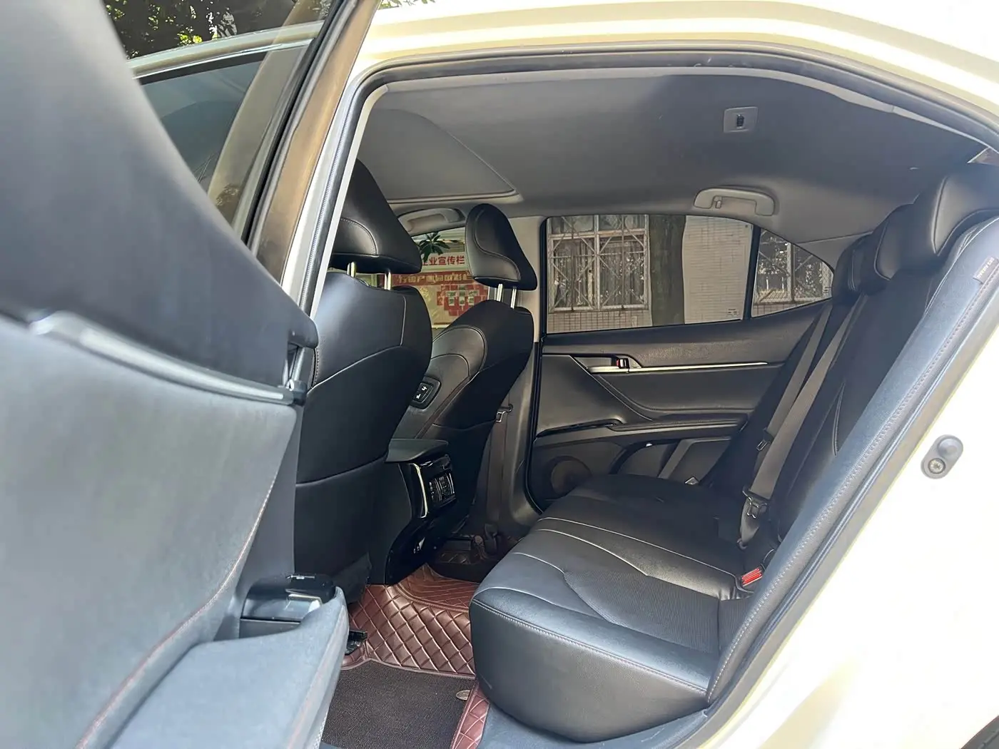 Toyota Camry 2019 — Photo 7/9