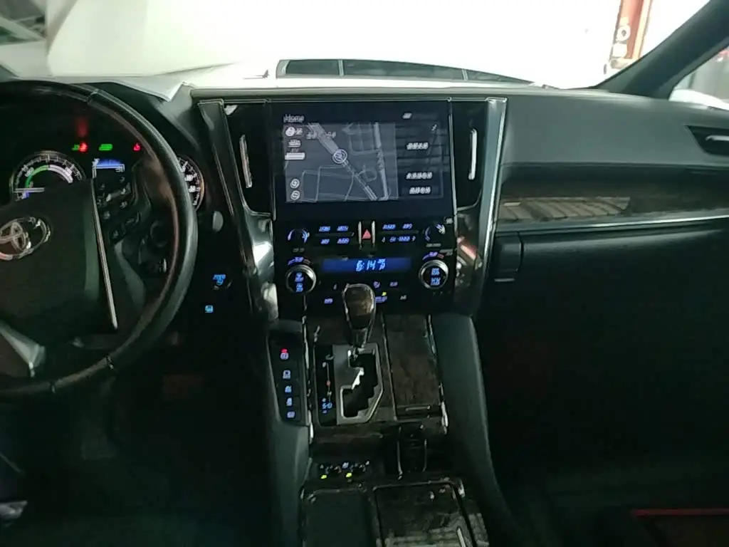 Toyota Alphard 2021 — Photo 13/20