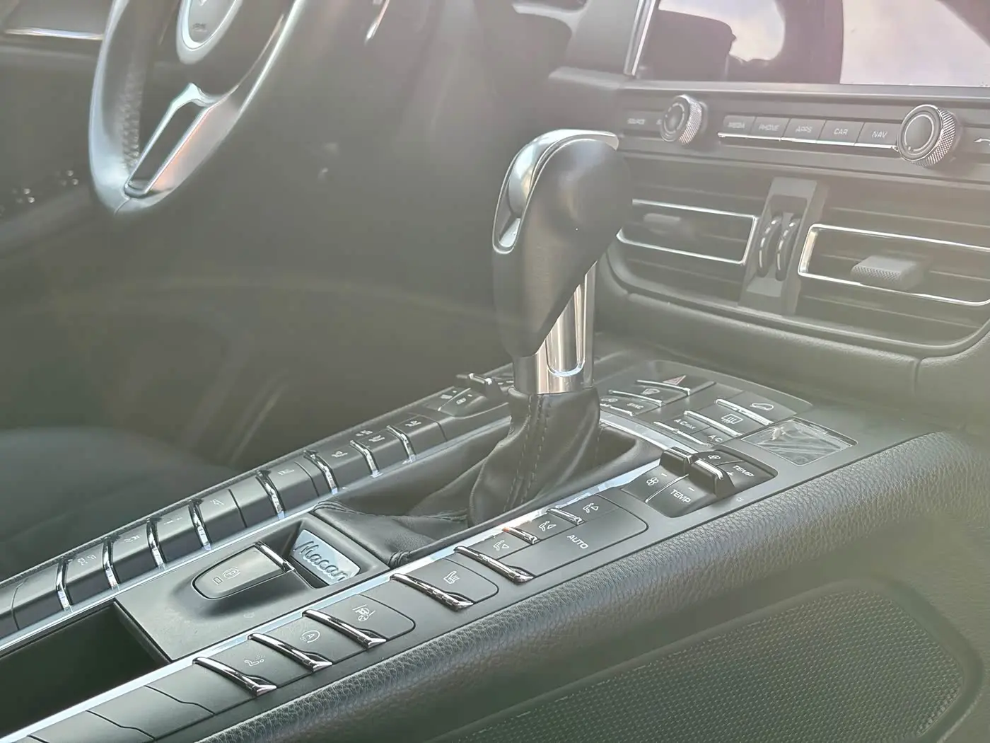 Porsche Macan 2019 — Photo 11/15