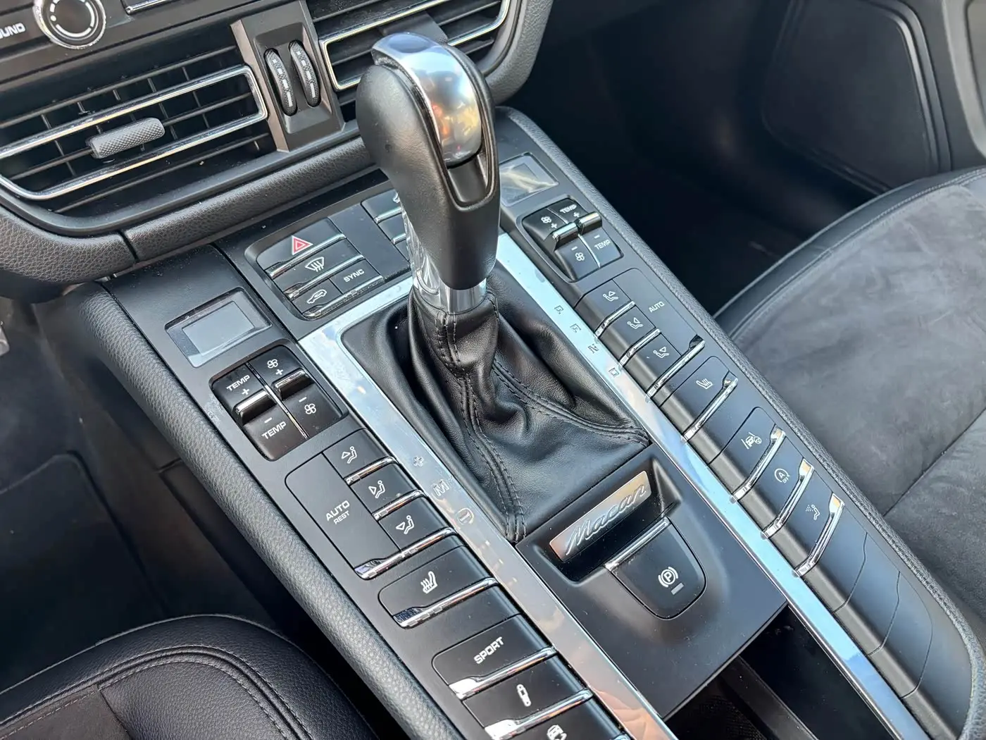 Porsche Macan 2019 — Photo 14/15