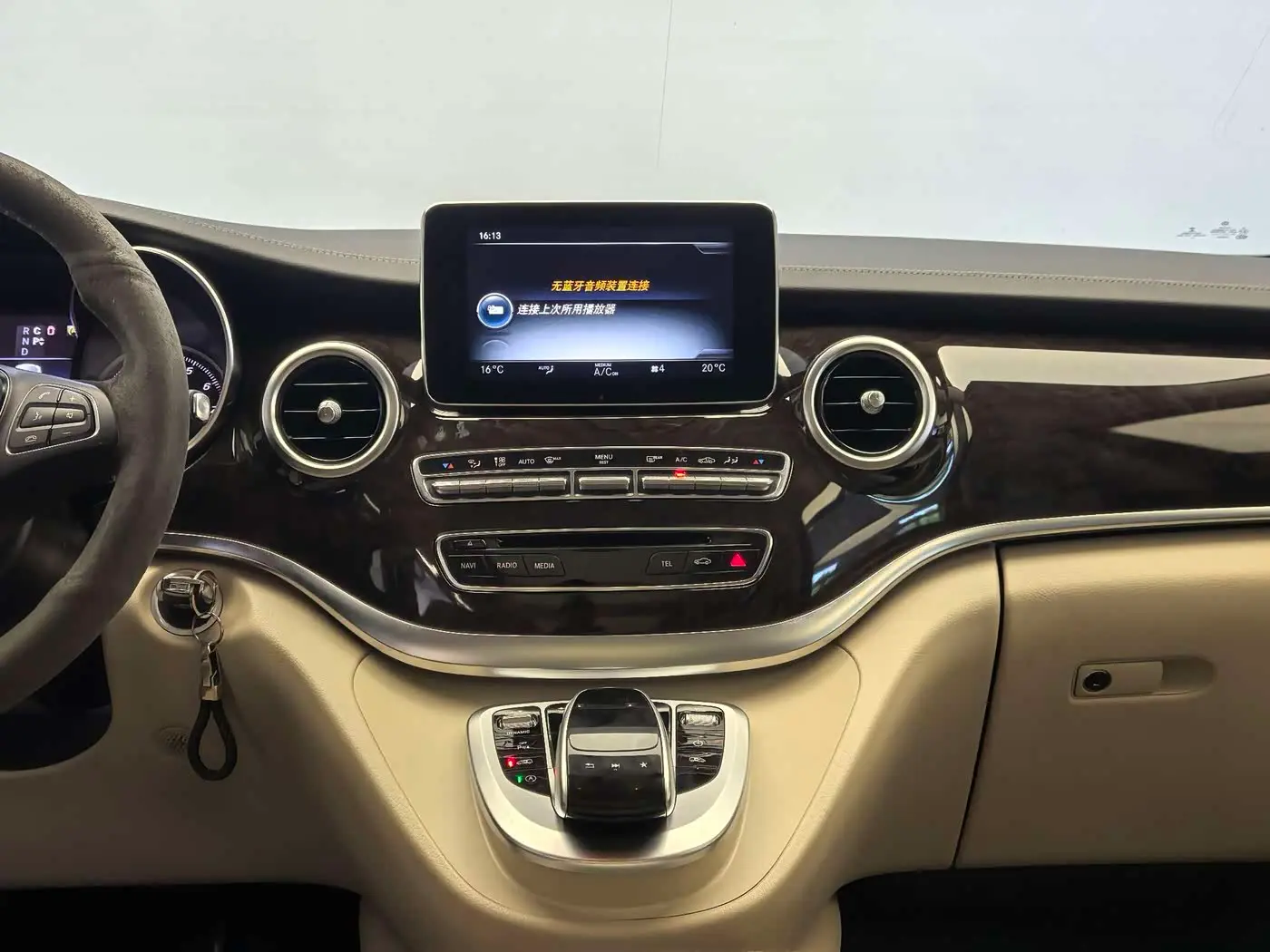 Mercedes-Benz V-Class 2020 — Фото 18/19