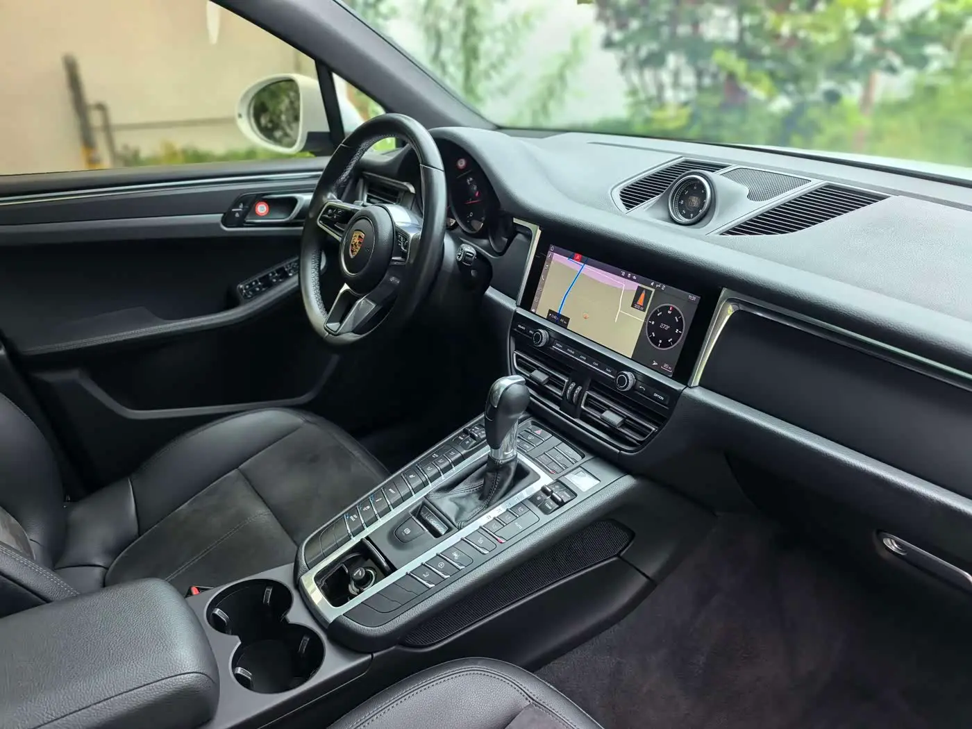 Porsche Macan 2022 — ფოტო 6/15