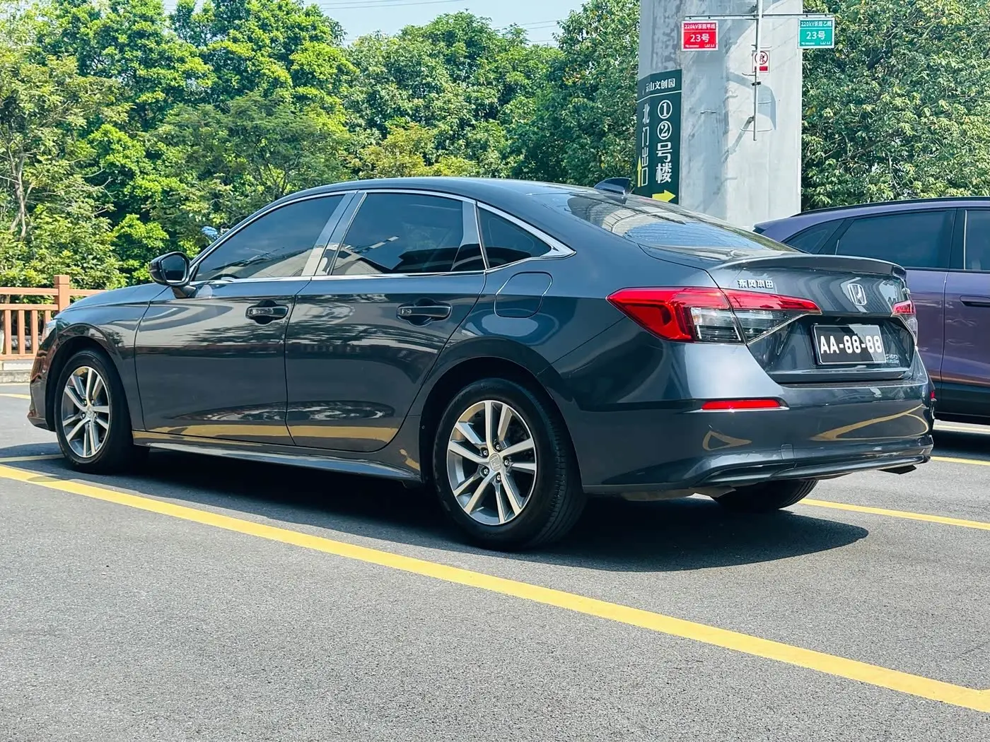 Honda Civic 2023 — Фото 6/20