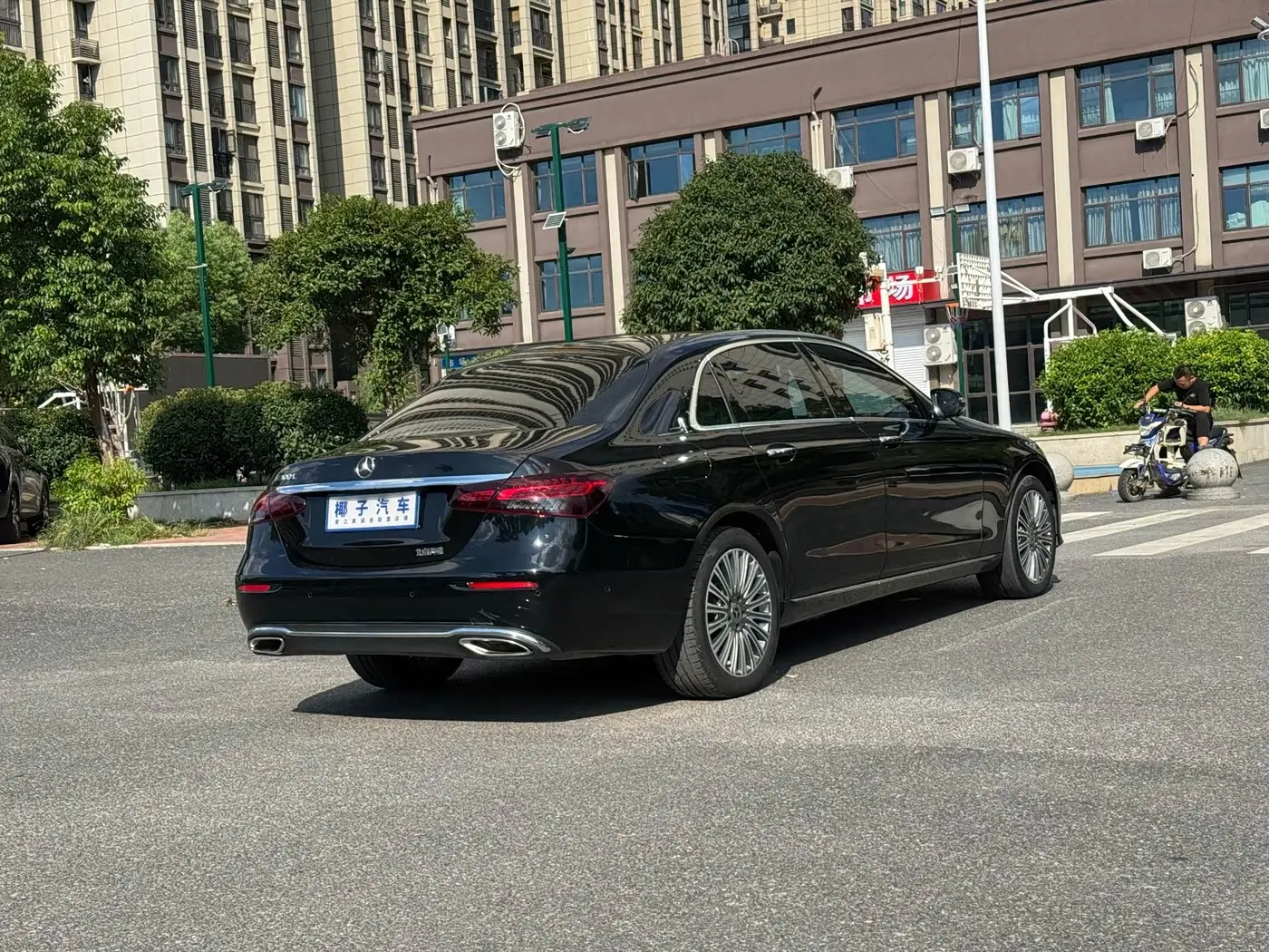 Mercedes-Benz E-Class 2022 — Photo 12/14