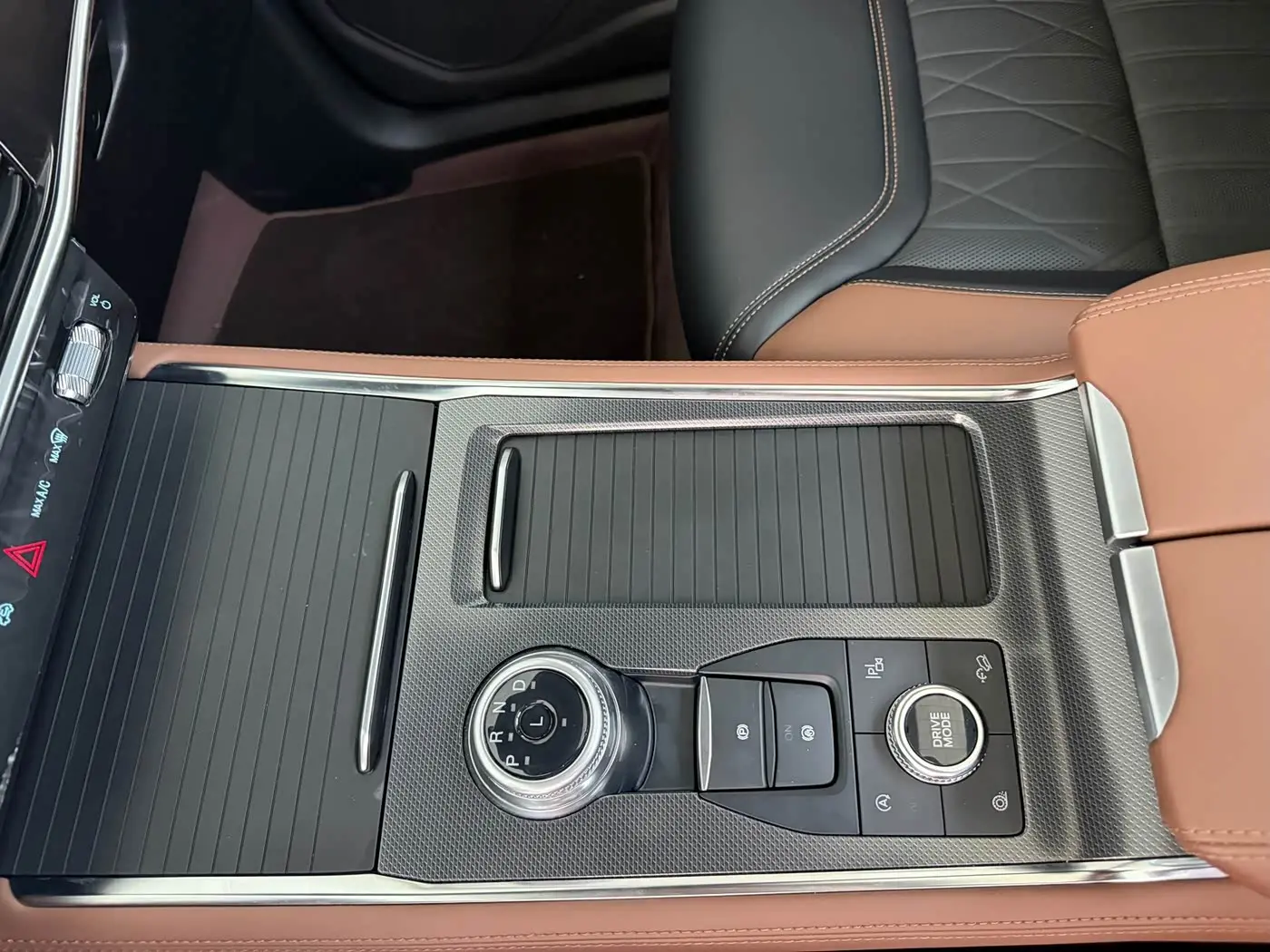 Ford Explorer 2024 — Photo 15/17