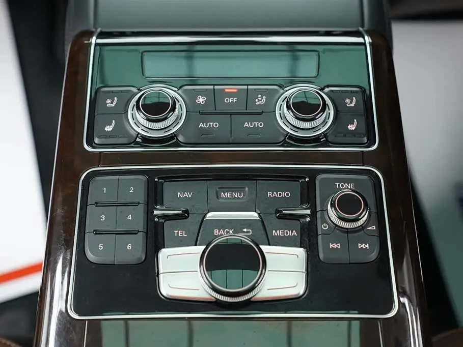 Audi A8 2014 — Photo 18/20