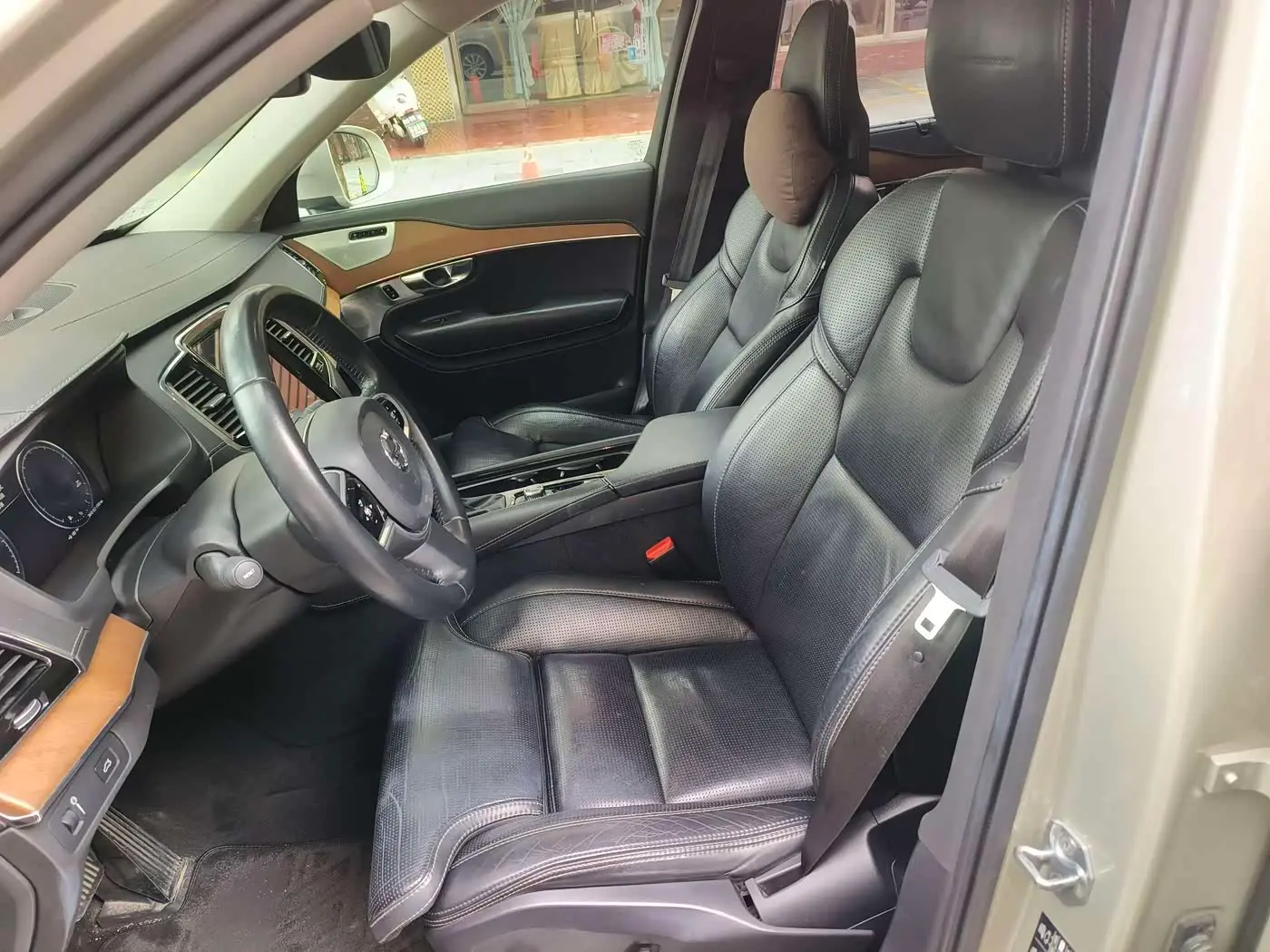 Volvo XC90 2018 — Photo 7/12