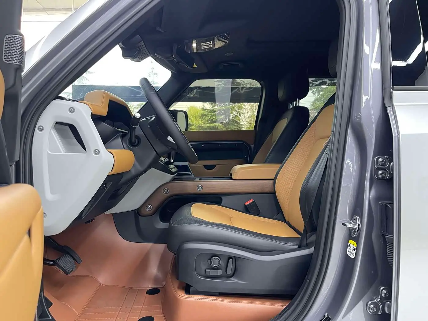 Land Rover Defender 2023 — Photo 19/20