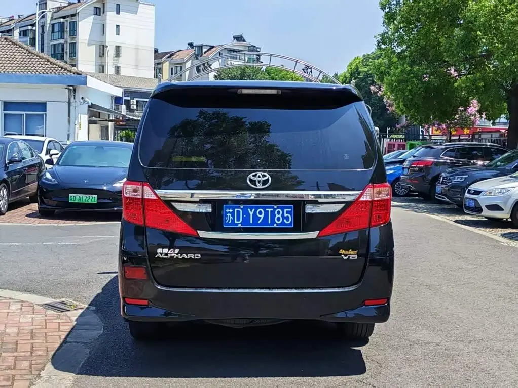 Toyota Alphard 2014 — Photo 5/9