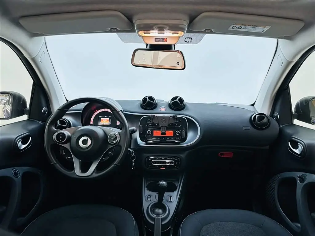 smart fortwo 2020 — Фото 14/20