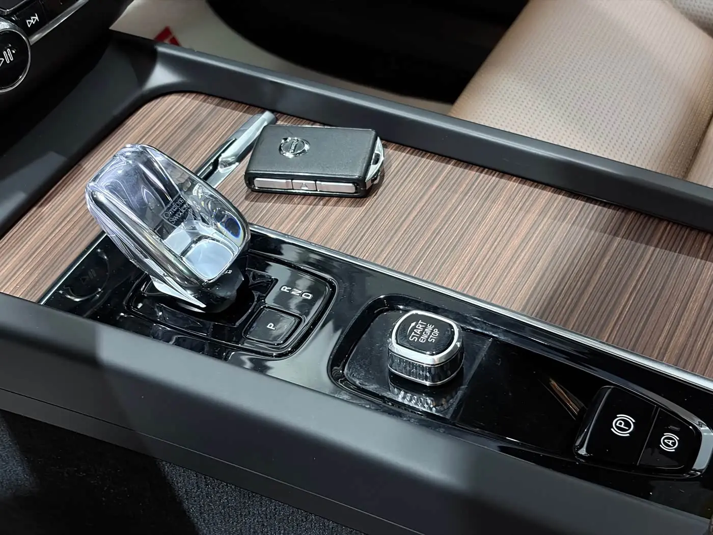Volvo XC60 Plug-in Hybrid 2024 — Photo 18/20