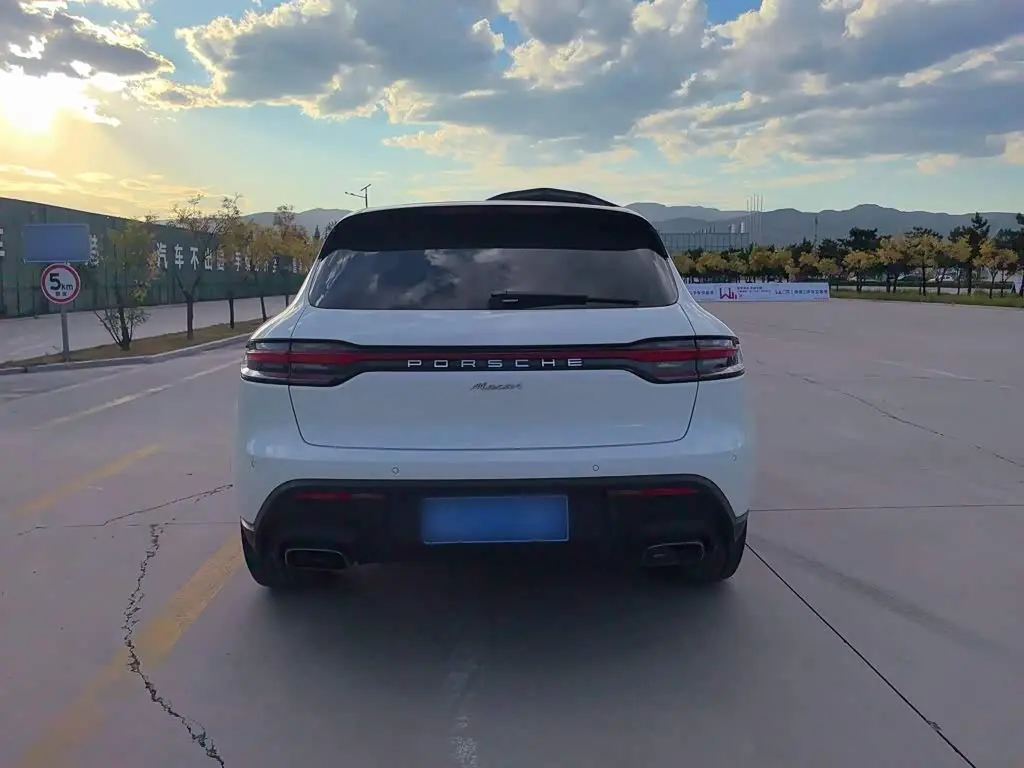 Porsche Macan 2023 — Photo 9/14