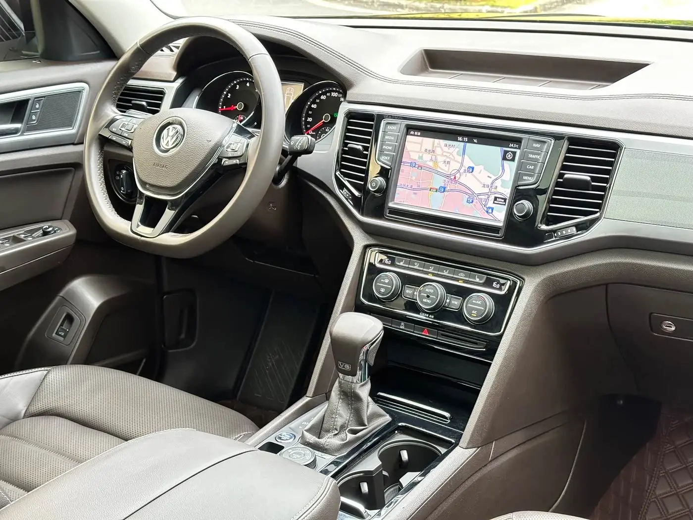 Volkswagen Teramont 2018 — Photo 8/20