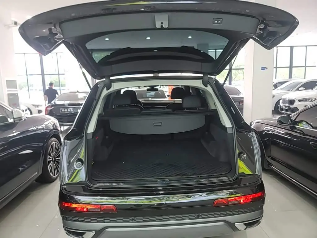 Audi Q7 2024 — ფოტო 19/20