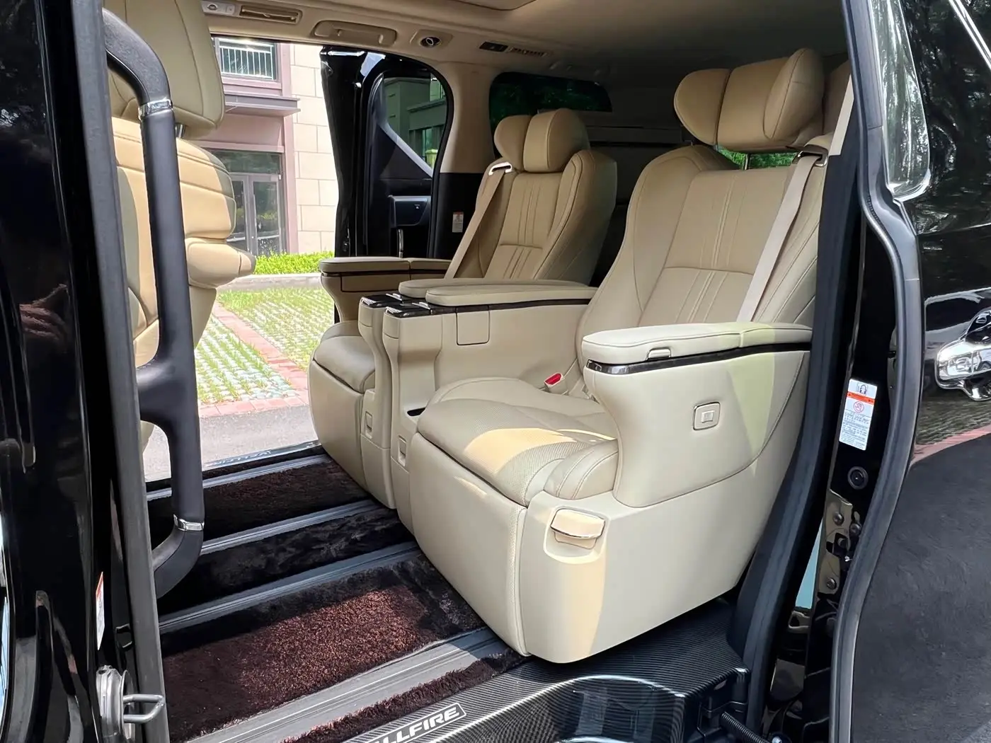 Toyota Vellfire 2022 — Photo 6/18