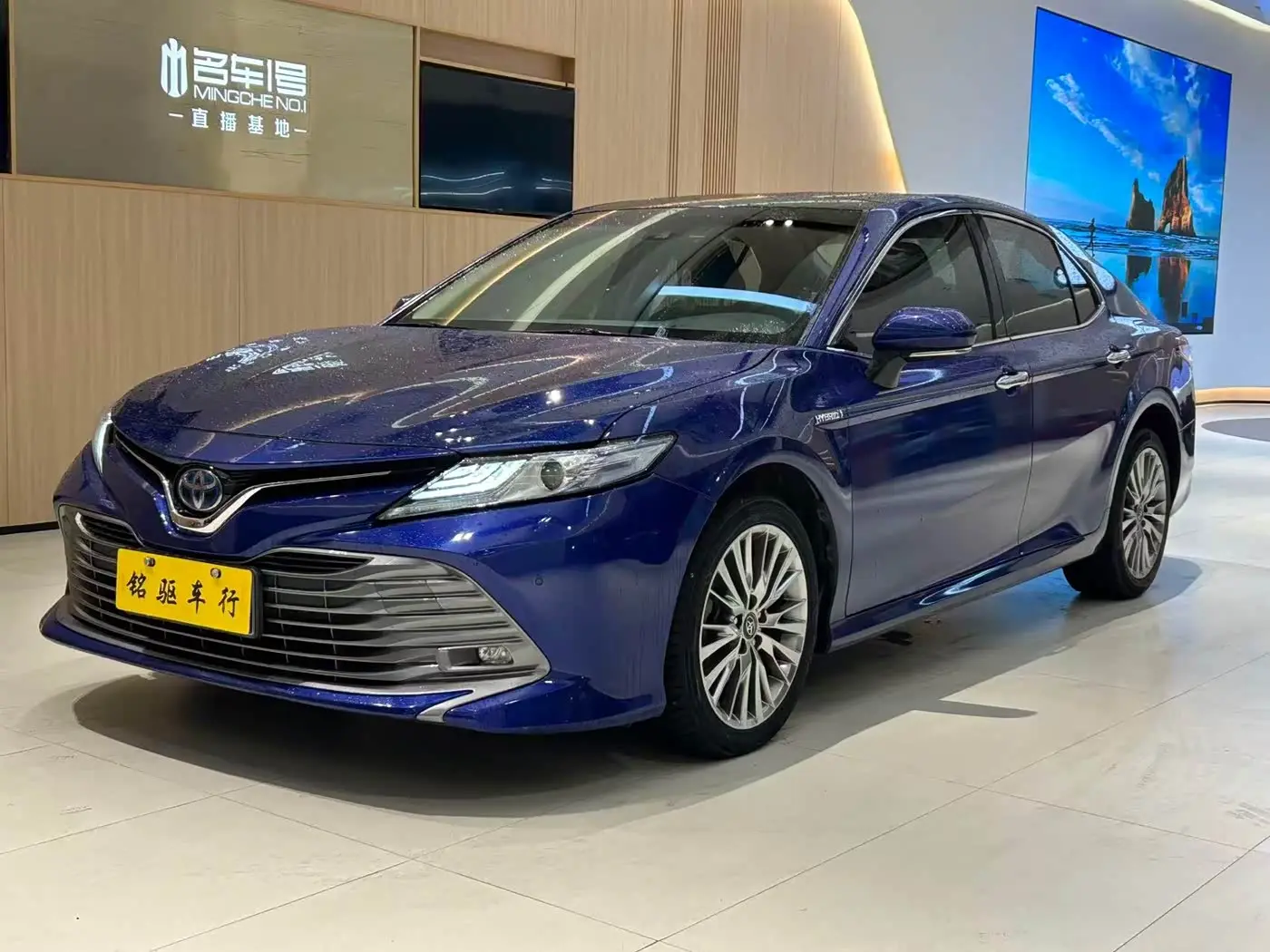 Toyota Camry 2018 — Фото 1/17