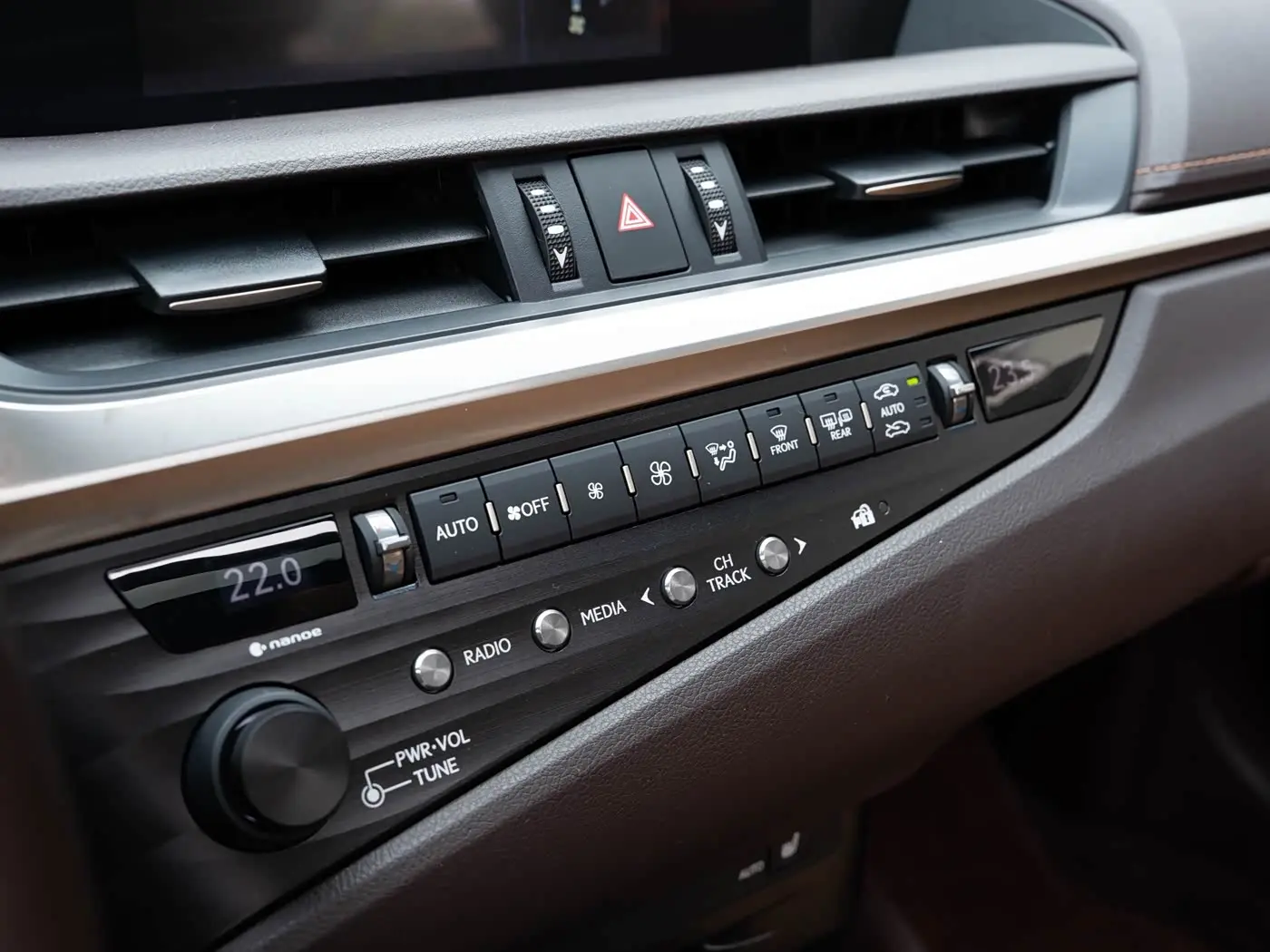 Lexus ES 2019 — Şəkil 17/20