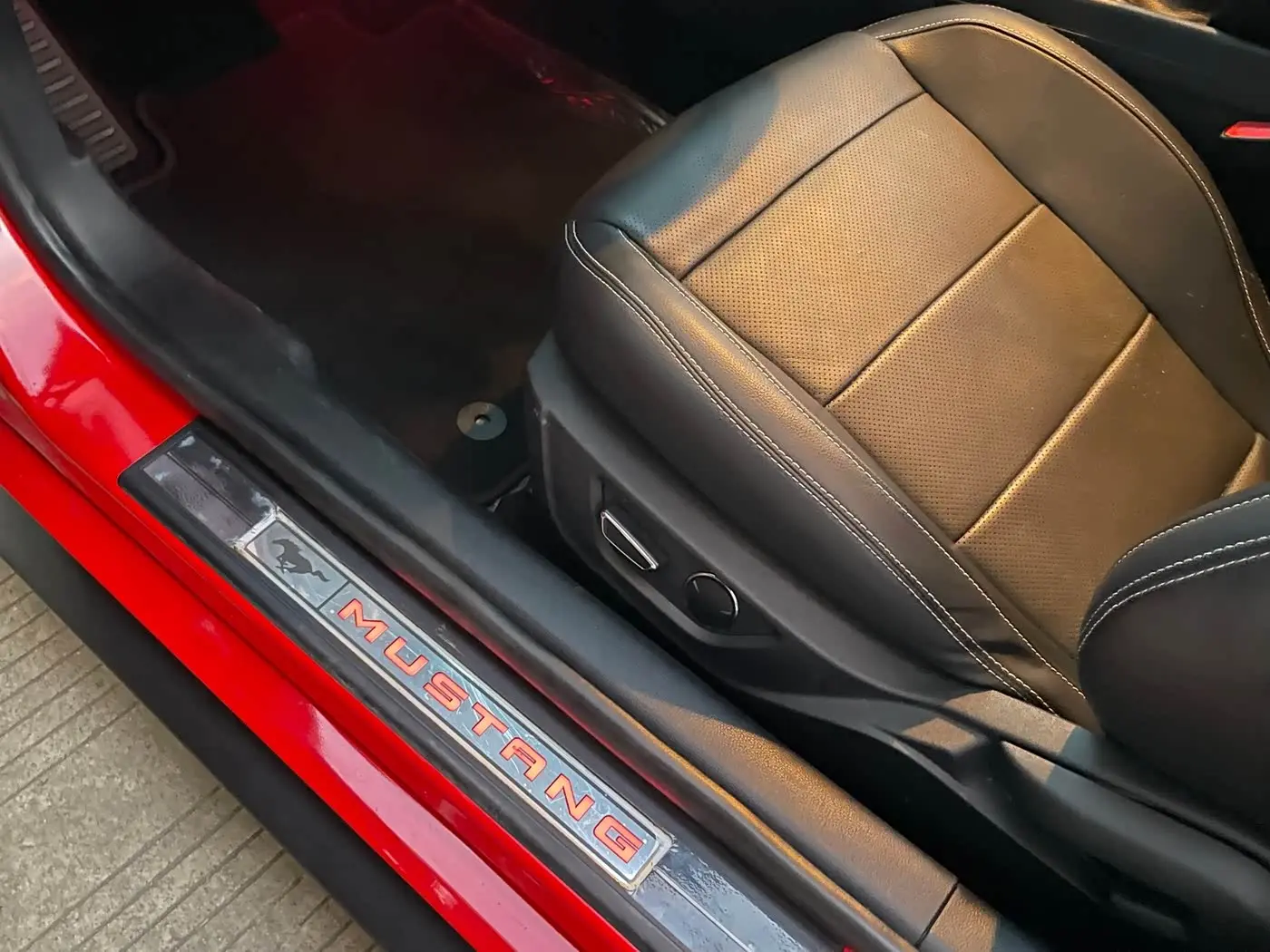 Ford Mustang 2019 — Фото 10/20