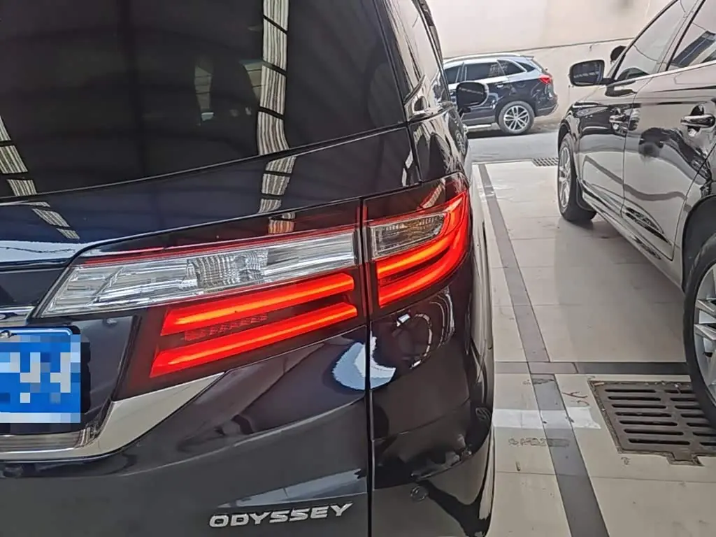Honda Odyssey 2019 — ფოტო 8/20