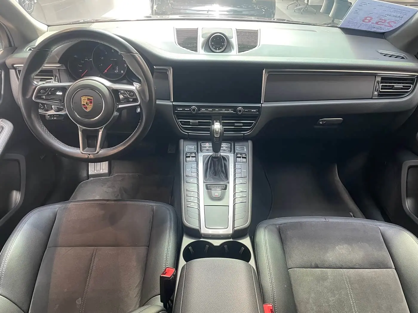 Porsche Macan 2022 — Photo 12/12