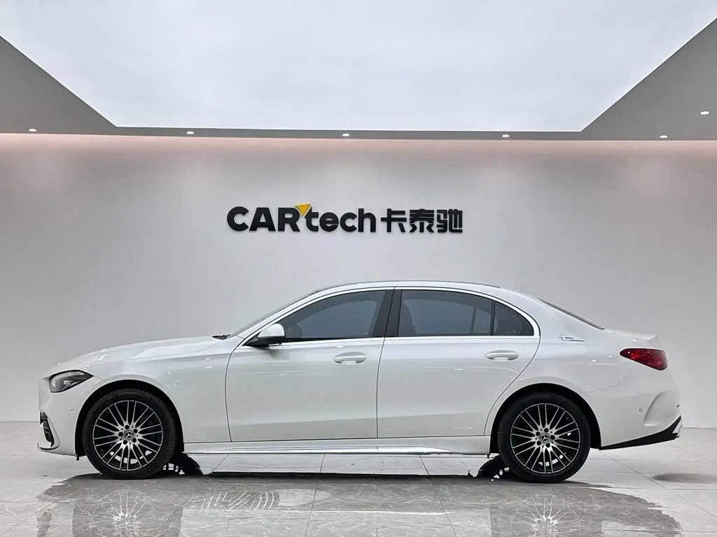 Mercedes-Benz C-Class 2024 — Photo 2/16