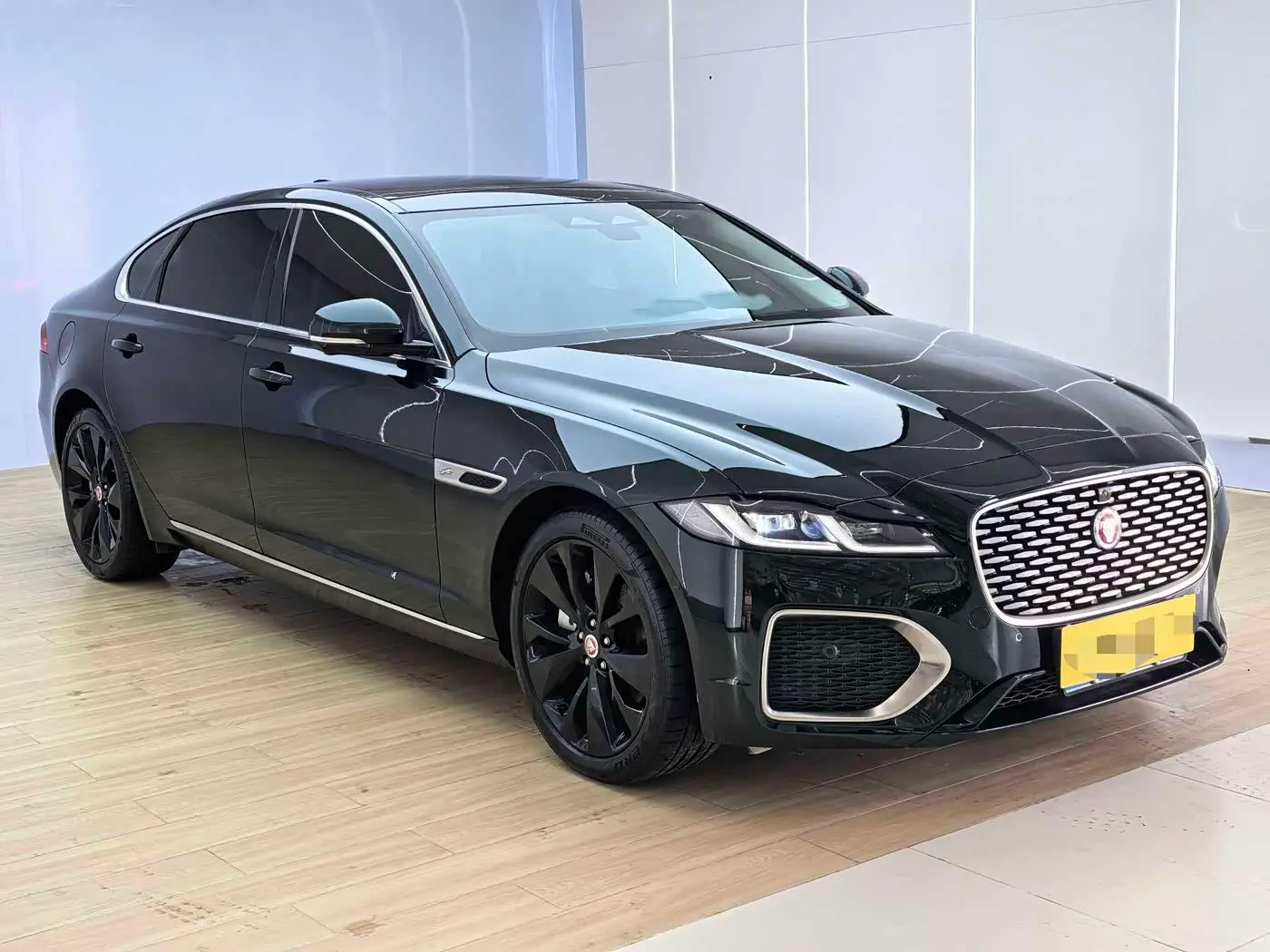 Jaguar XFL 2025 — Photo 2/20