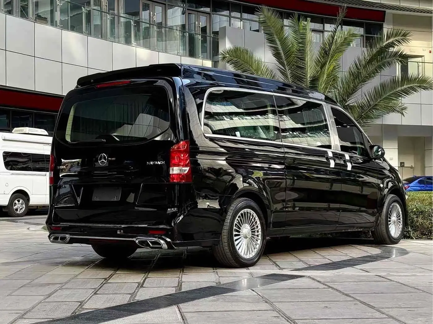 Mercedes-Benz Vito 2023 — Photo 6/9