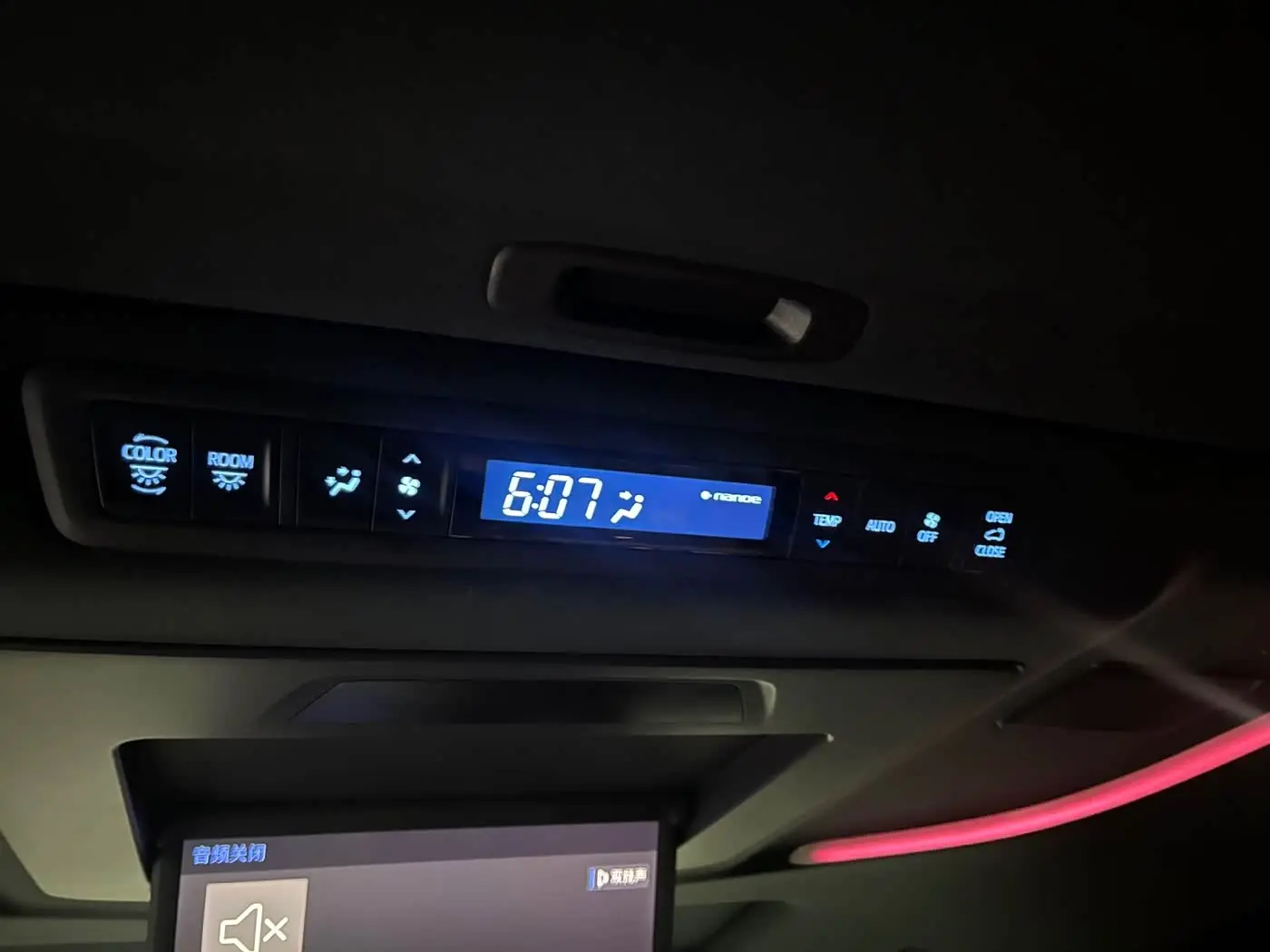 Toyota Alphard 2020 — Photo 19/20