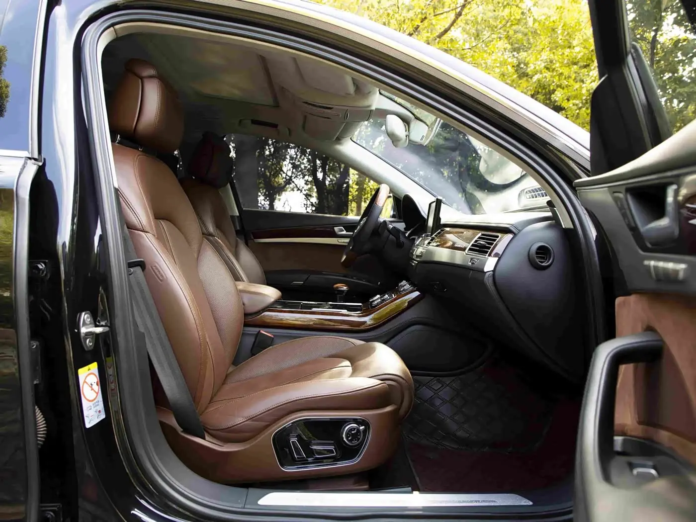 Audi A8 2012 — Şəkil 13/20
