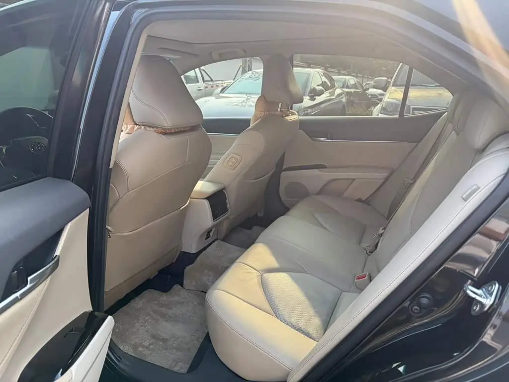 Toyota Camry 2022 — Photo 5/9