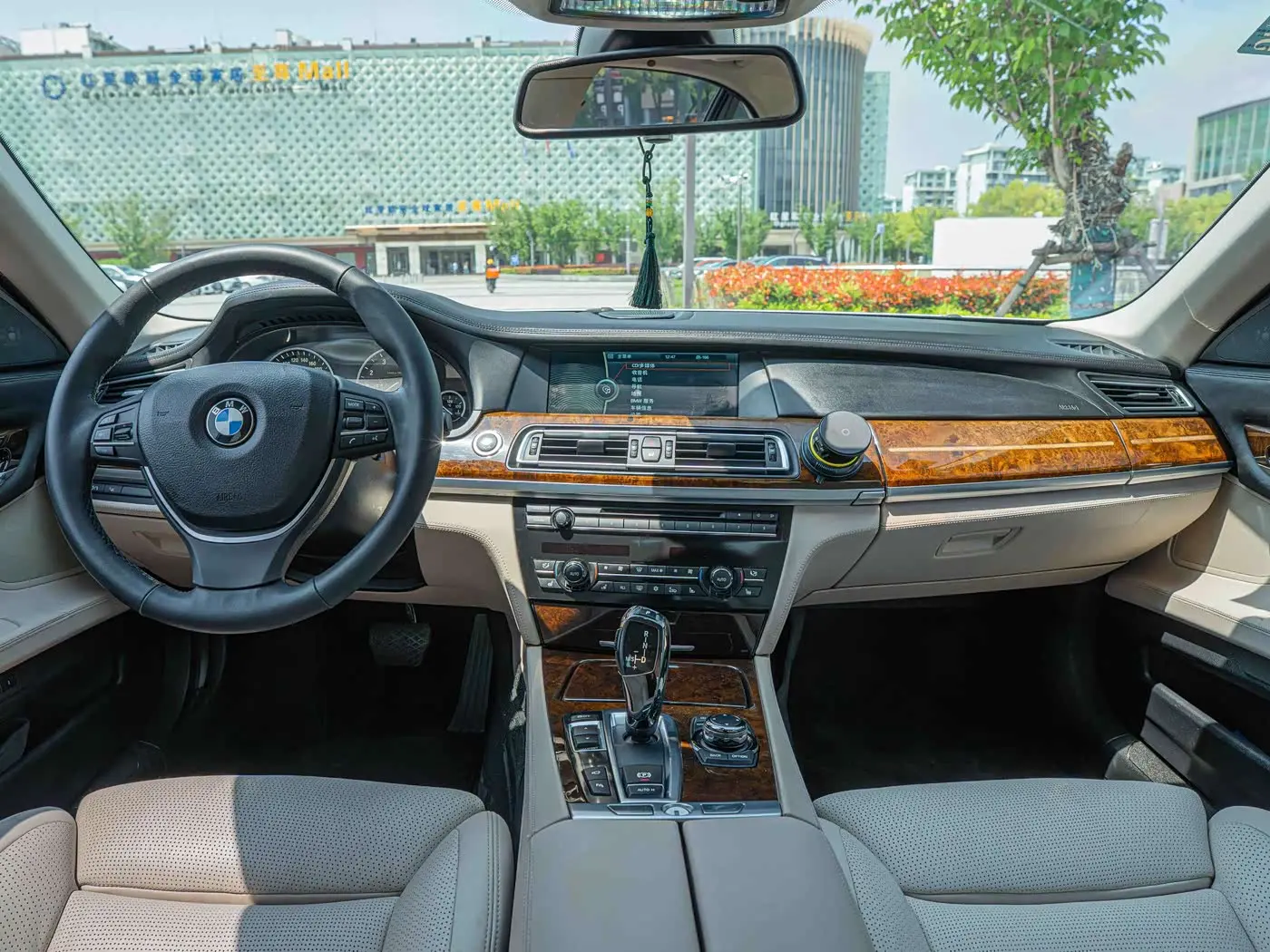 BMW 7 Series 2012 — Photo 17/20