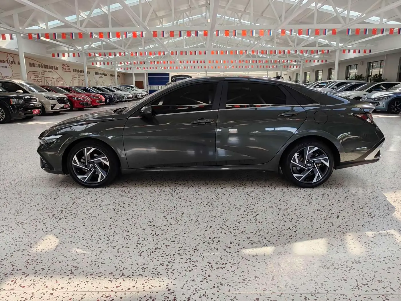 Hyundai Elantra 2023 — Photo 4/20