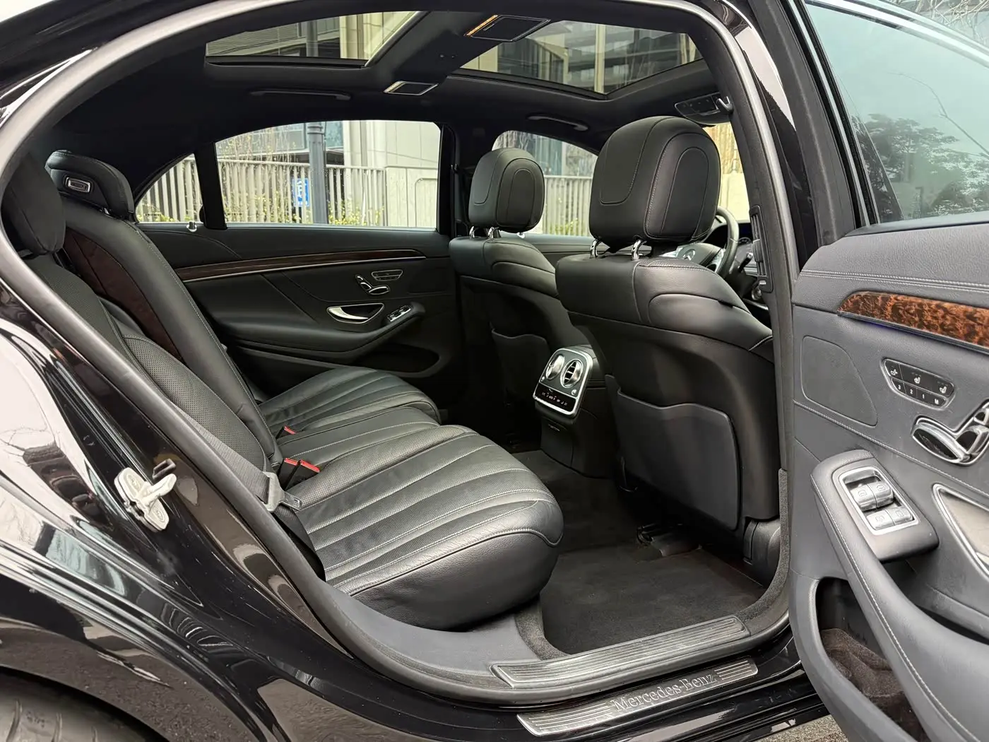 Mercedes-Benz S-Class 2017 — Photo 10/17