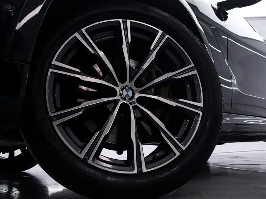 BMW X6 2023 — Photo 16/17