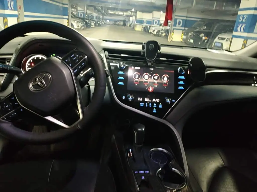 Toyota Camry 2019 — Фото 5/20