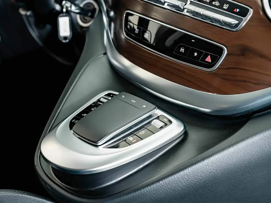 Mercedes-Benz V-Class 2022 — Photo 20/20