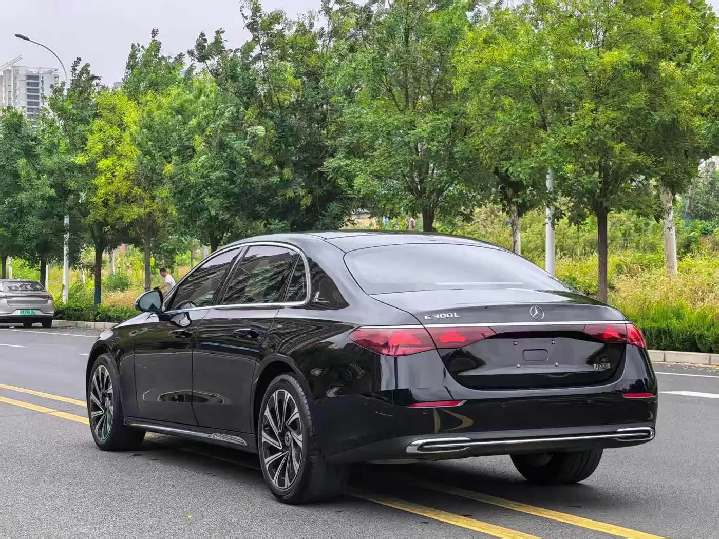 Mercedes-Benz E-Class 2024 — Photo 8/20