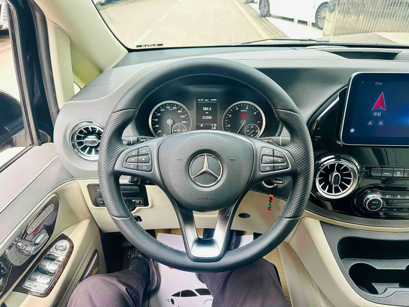 Mercedes-Benz Vito 2022 — Photo 6/15