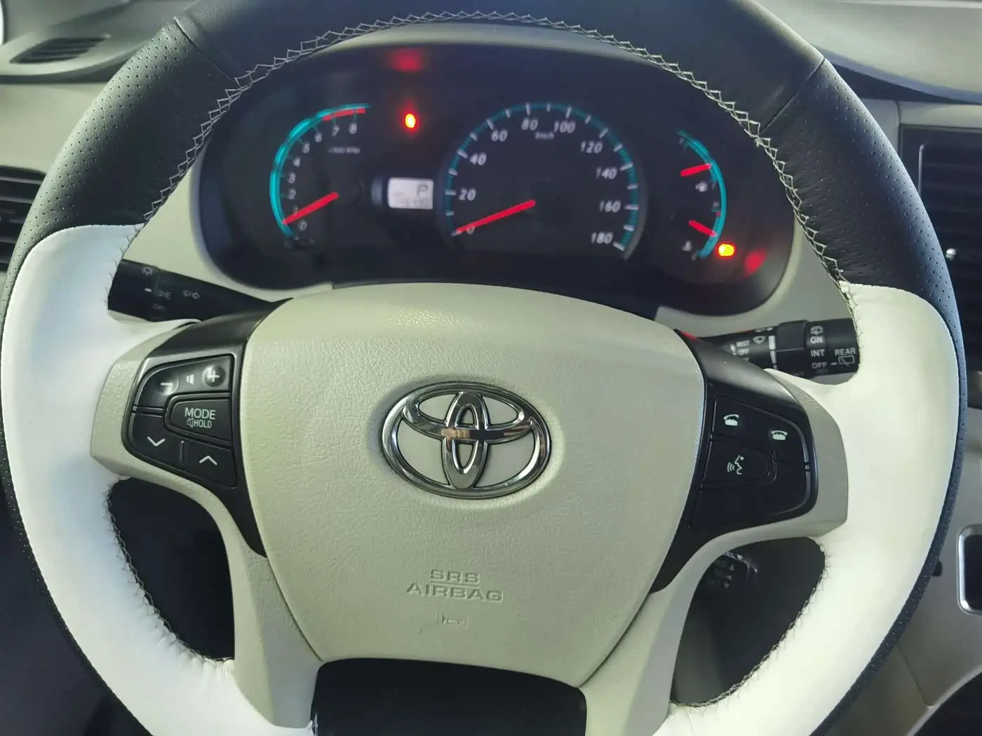 Toyota Sienna 2014 — Photo 10/18