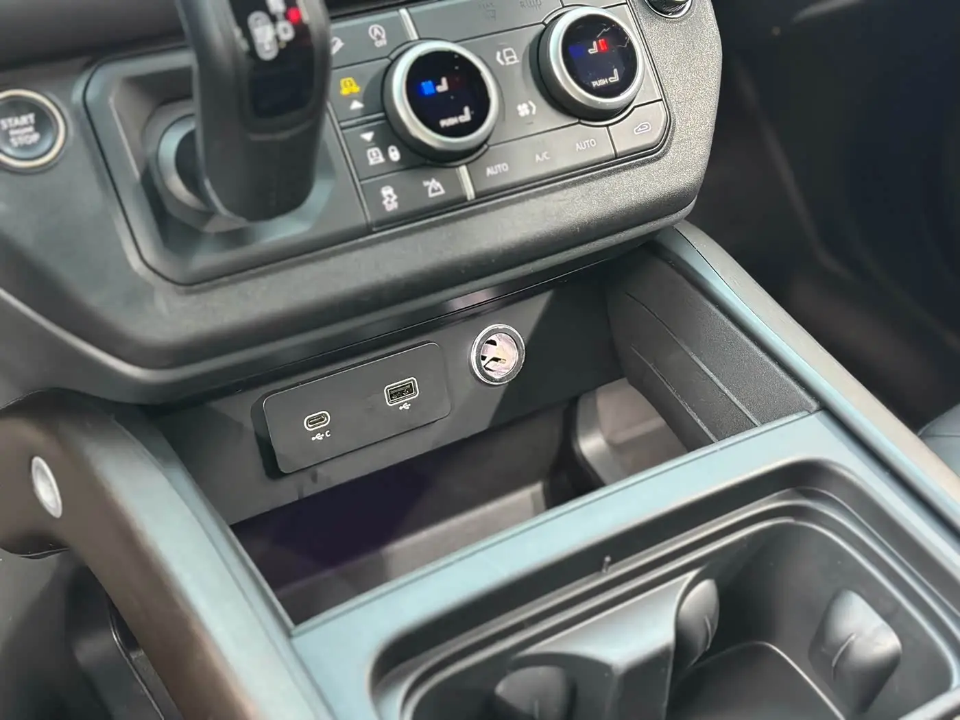 Land Rover Defender 2023 — Şəkil 14/20