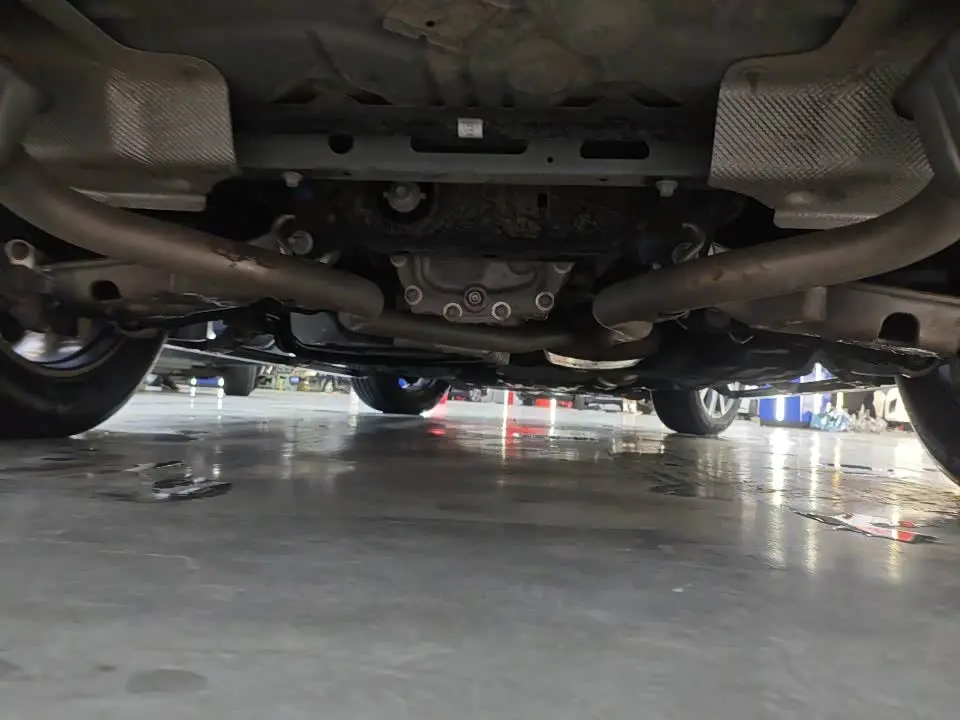 Ford Explorer 2023 — Photo 13/16