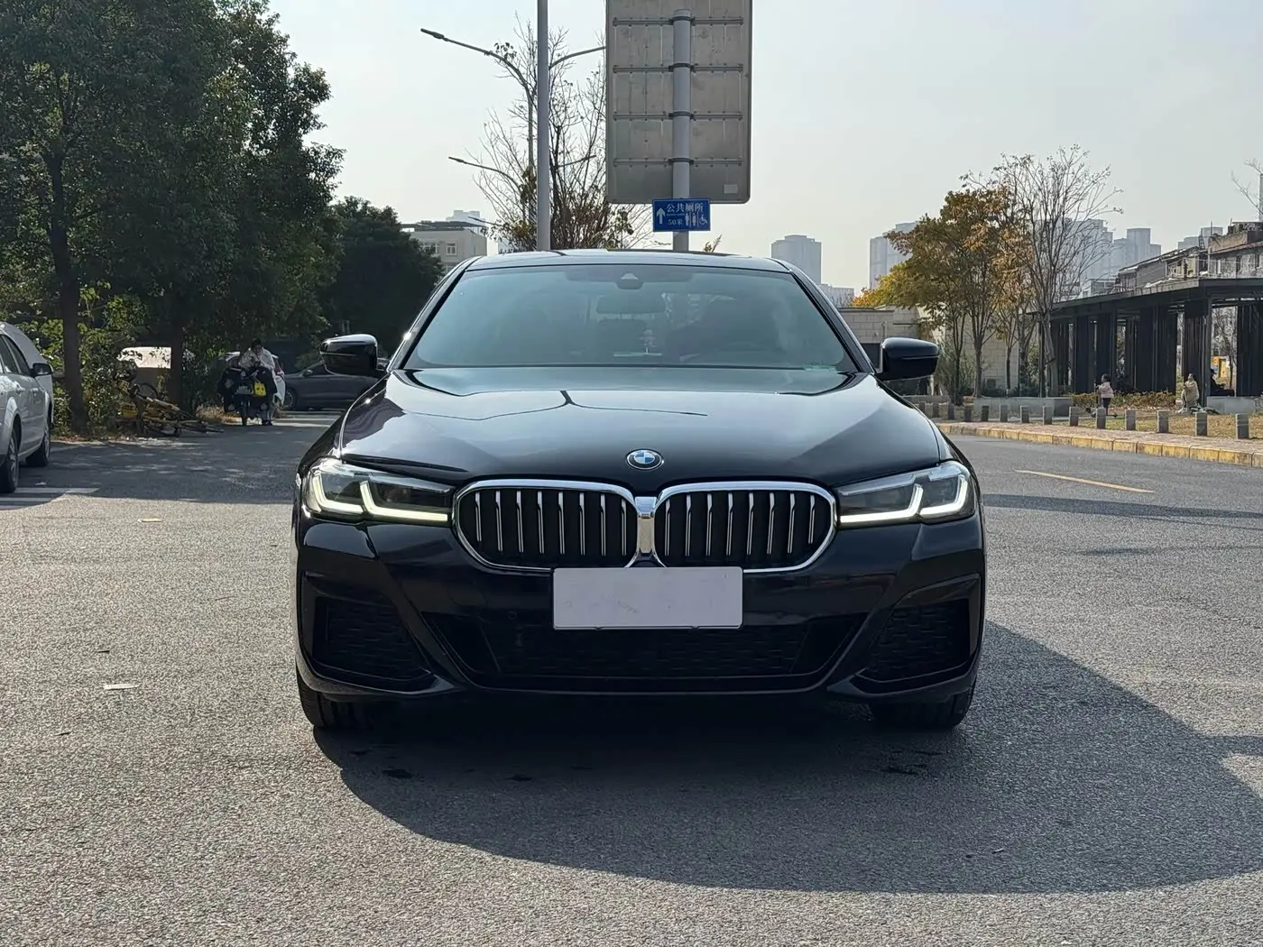 BMW 5 Series 2023 — Photo 2/16