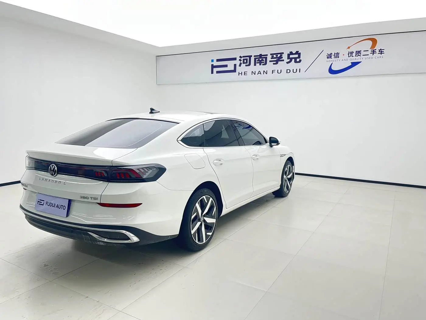 Volkswagen Lamando 2023 — Photo 11/12