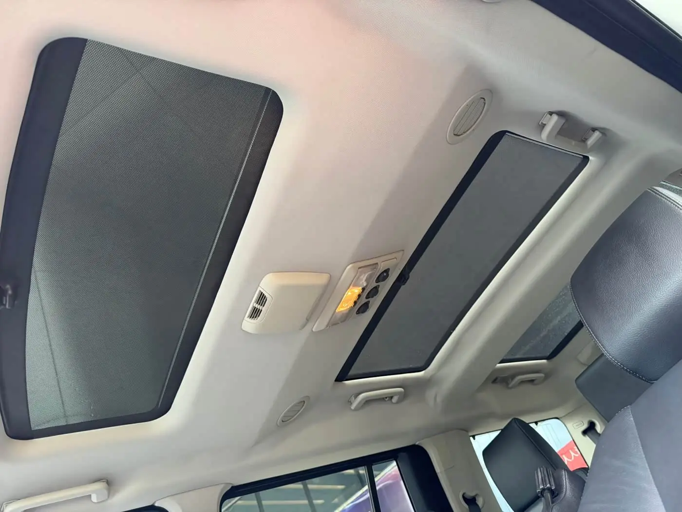 Land Rover Discovery 2014 — Фото 16/20