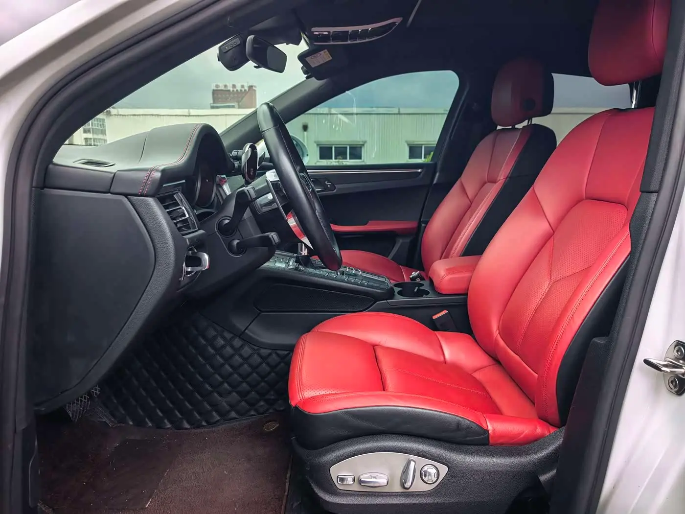 Porsche Macan 2020 — Photo 9/20