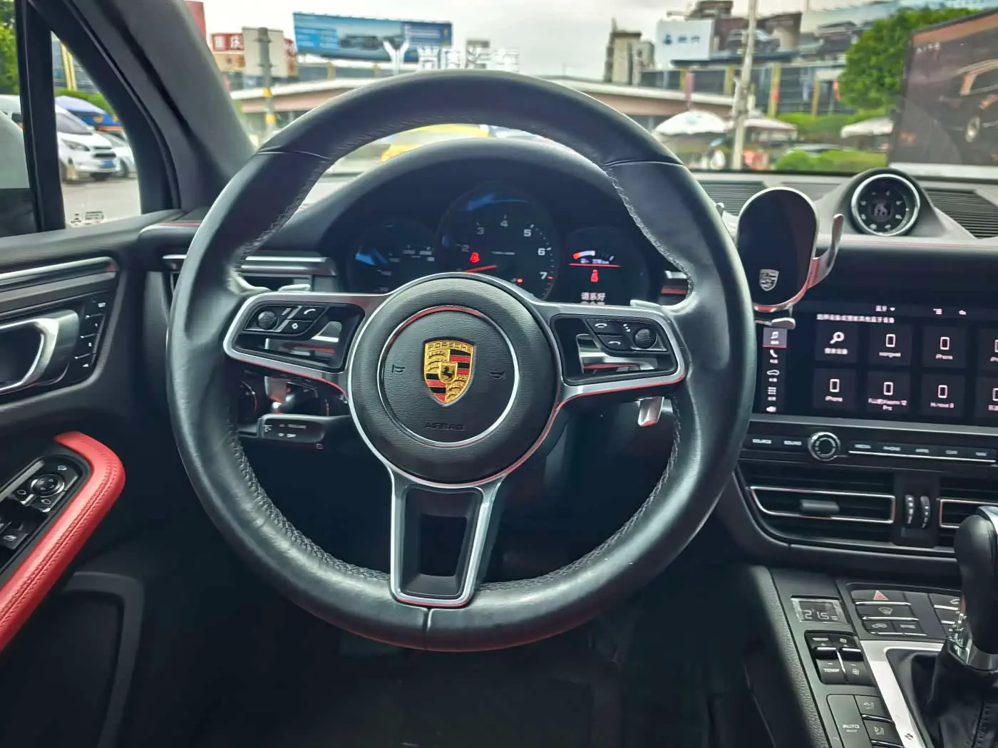 Porsche Macan 2020 — Photo 15/20